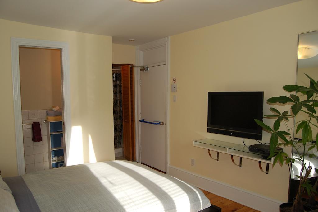 Le Simone Bed & Breakfast Montreal Habitación foto